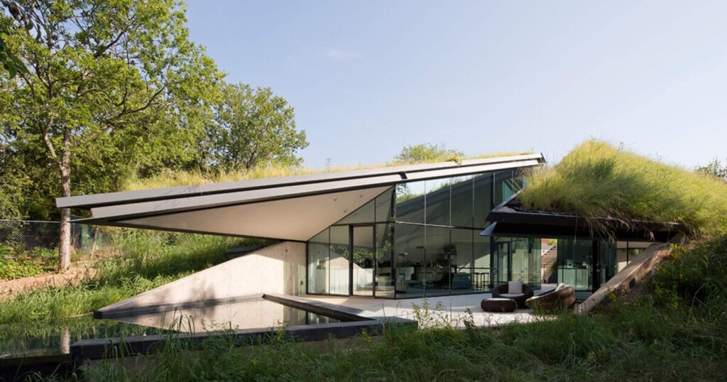 Exterior of Edgeland House in Austin