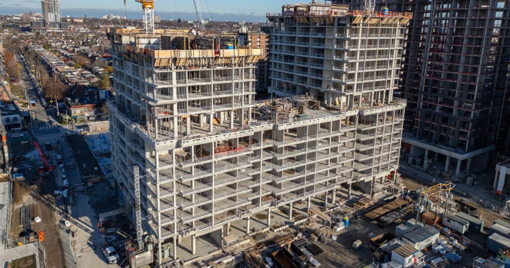 Hazelview development at Dufferin under construction