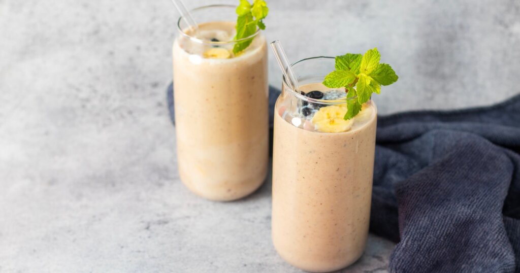 Smoothie with banana, whey protein, and peanut butter.