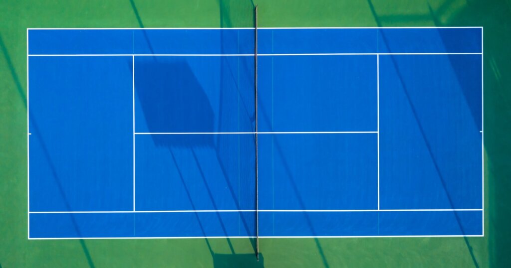 Single standard tennis court