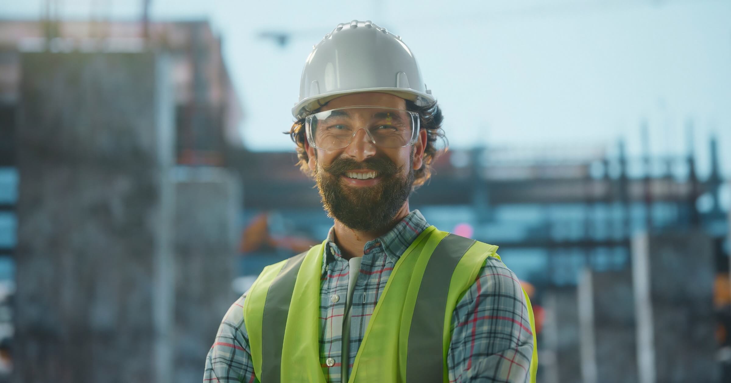 worker wearing the safest hard hat