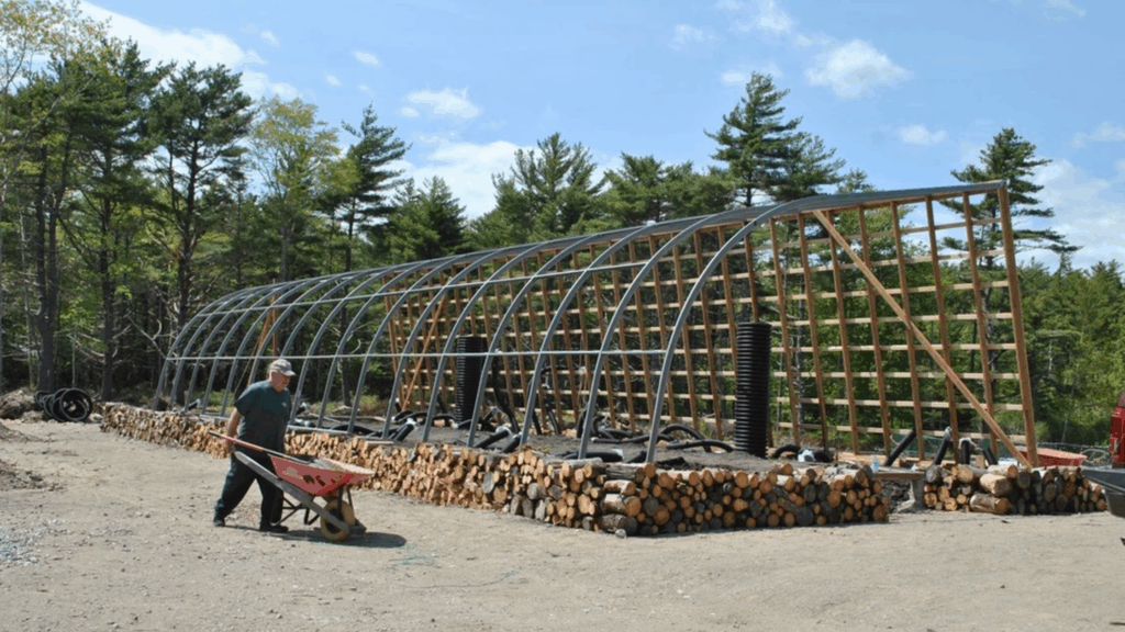 Construction of a geothermal solar-powered greenhouse in Shelburne, NS