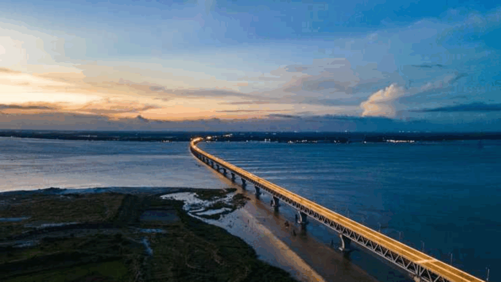 The Padma Bridge, supported by AECOM, spans one of Bangladesh’s most challenging river systems, showcasing the precision engineering required to build in dynamic, high-risk environments.
