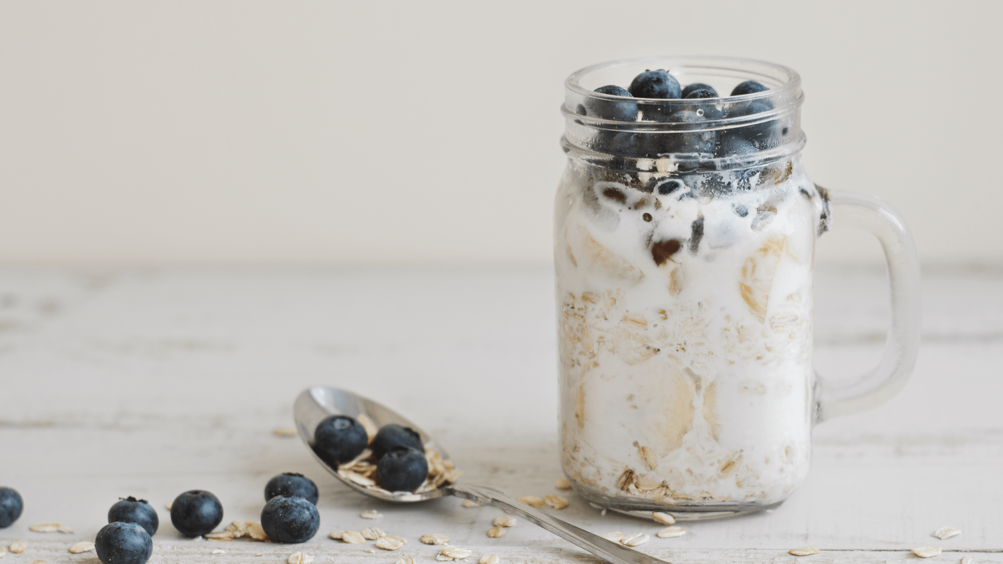 Overnight oats recipe with blueberries