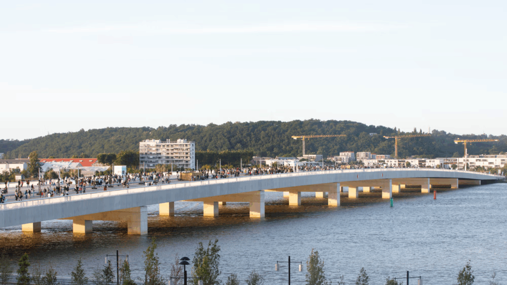 Simone Veil Bridge 1