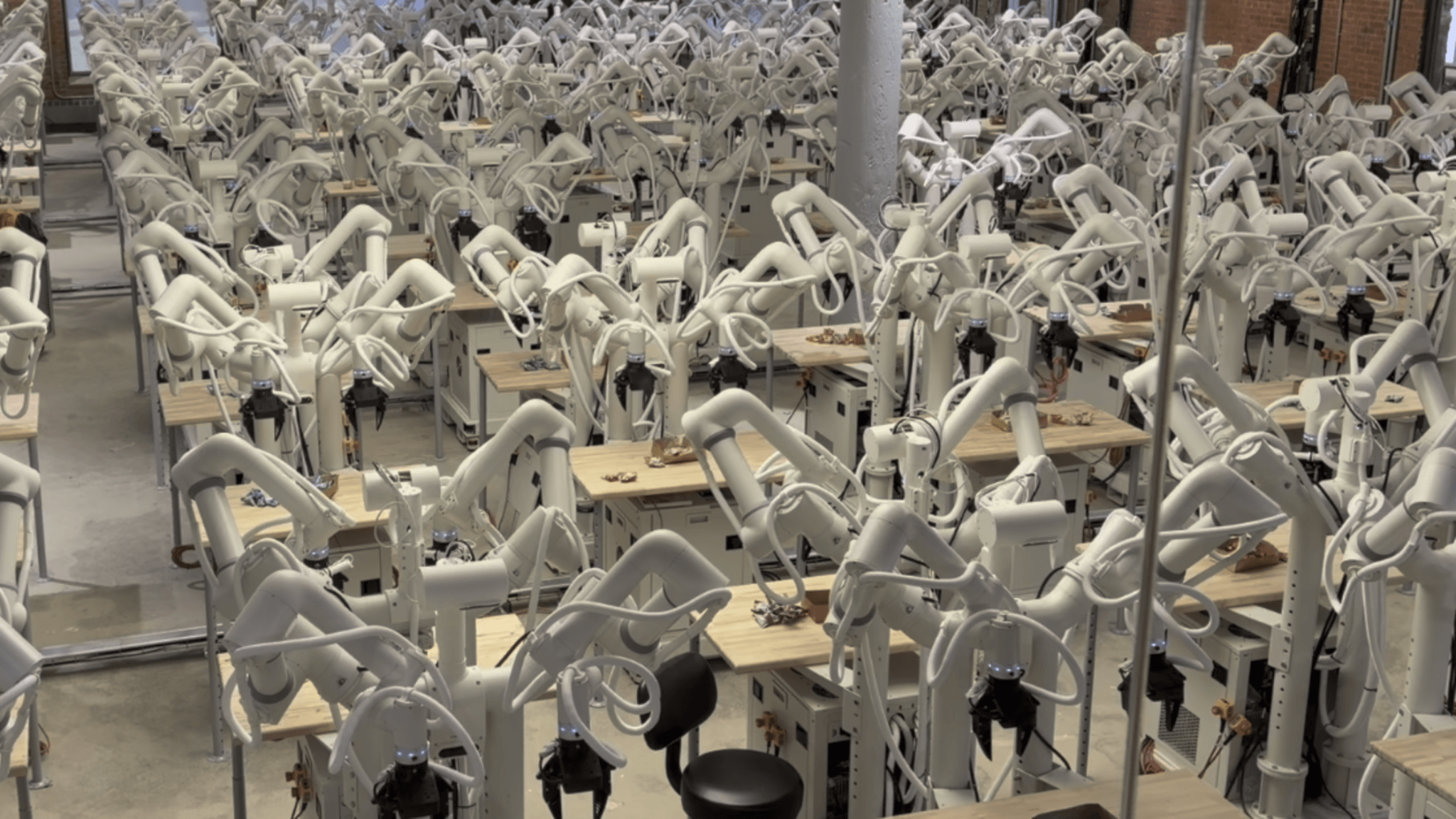 Tutor Intelligence autonomous robots in factory